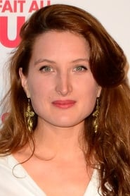 Julia Piaton portrait