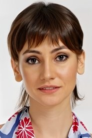 İpek Değer portrait