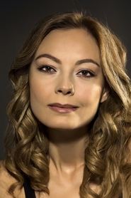 Özge Özder portrait