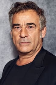 Eduard Fernández portrait