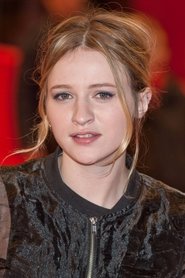 Christa Théret portrait