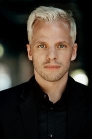 Peter Miklusz portrait