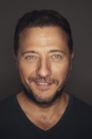 Yiğit Özşener portrait