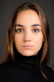 Ana Tomeno portrait