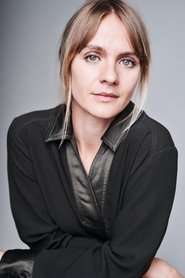 Elle McAlpine portrait