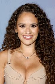 Madison Pettis portrait