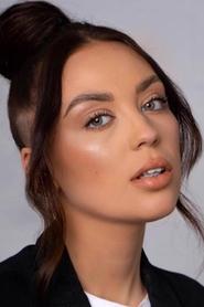 Lisa Mitrov portrait