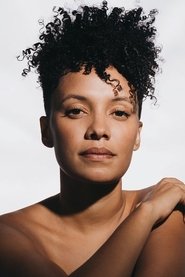 Thais Lago portrait