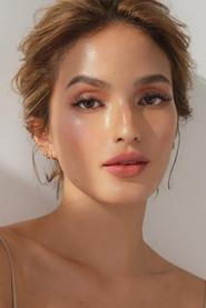 Sarah Lahbati portrait