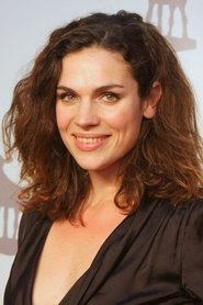Anna Drijver portrait