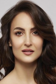Elli Avram portrait