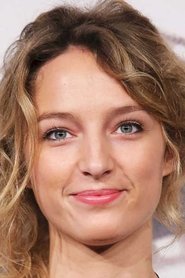 Stéphanie Crayencour portrait