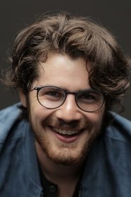 Daniel Roher portrait