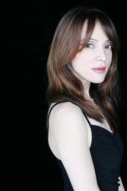 Frida Betrani portrait