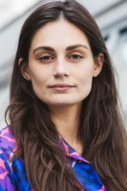 Zara Dwinger portrait
