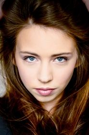Luna Mijović portrait