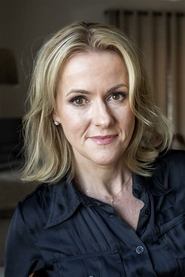 Jojo Moyes portrait