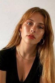 Mia Tomlinson portrait