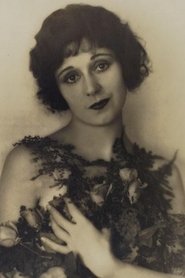 Nola Luxford portrait