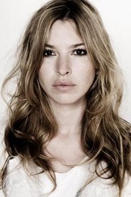 Tara Elders portrait