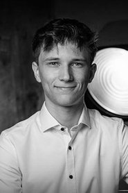 Tim Komm portrait