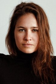 Salomé Leclerc portrait