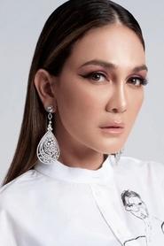 Luna Maya portrait