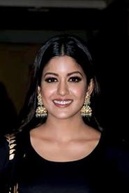 Ishita Dutta portrait
