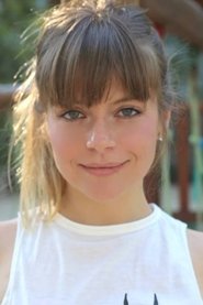 Vitória Frate portrait