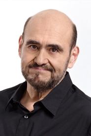 Edgar Vivar portrait