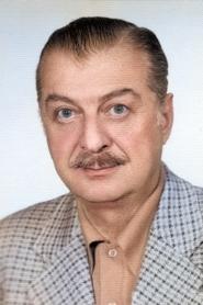 Aydın Arakon portrait