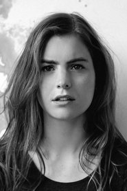 Hannah Hoekstra portrait