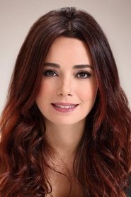 Özgü Namal portrait