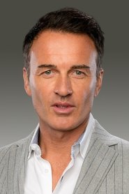 Julian McMahon portrait