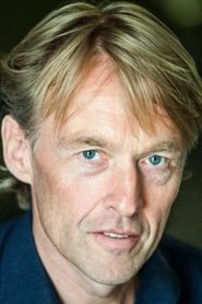 Erik de Vries portrait