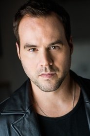 Lee Tichon portrait