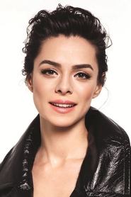 Özge Özpirinçci portrait