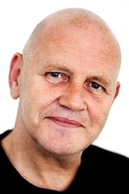 Dez Skinn portrait