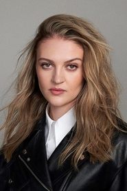 Lara Peake portrait
