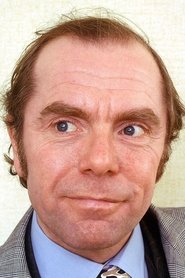 Angus Lennie portrait