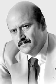 Agustín González portrait