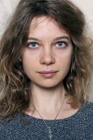 Laura Tuillier portrait