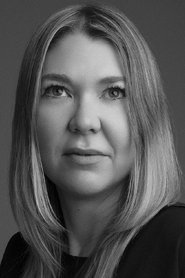 Mia Donovan portrait