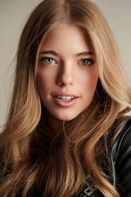 Elle McKinnon portrait