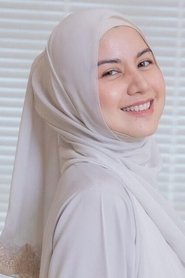 Lisa Surihani portrait