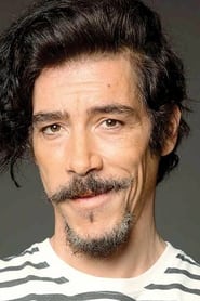 Óscar Jaenada portrait