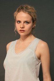 Lili Epply portrait