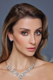 Özge Ulusoy portrait