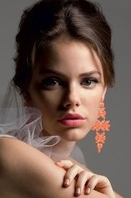 Laura Neiva portrait