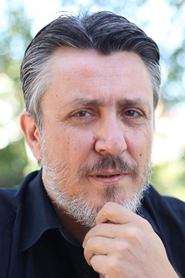 Cüneyt Uzunlar portrait